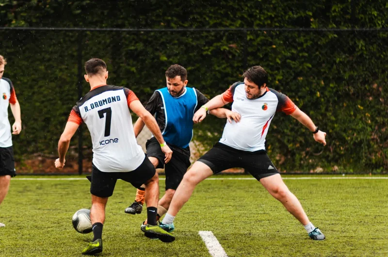 Evento esportivo amador em quadra coberto pela Hexagon